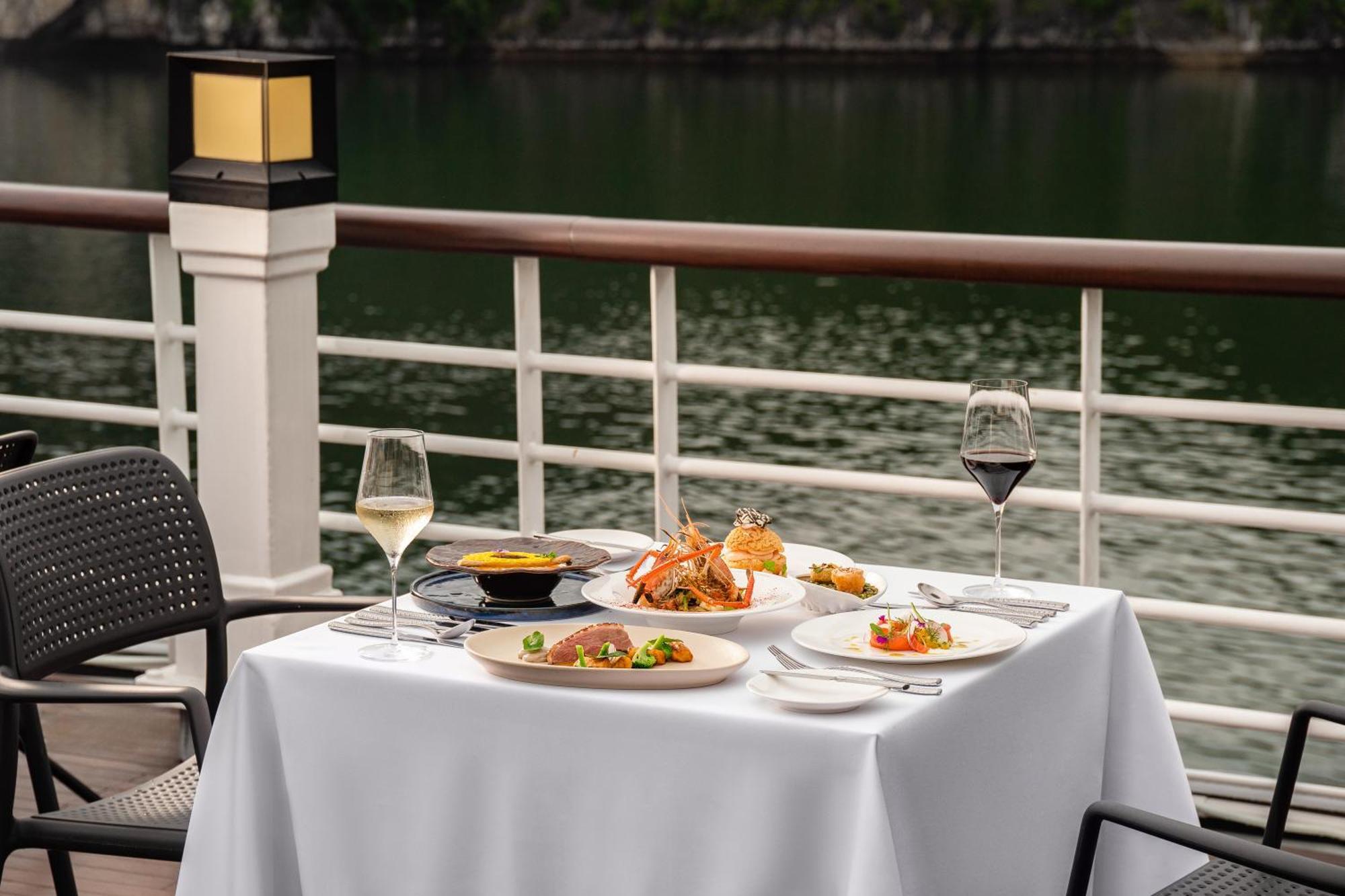 Ambassador Signature Cruise - Lan Ha Bay Hotel Ha Long Exterior photo